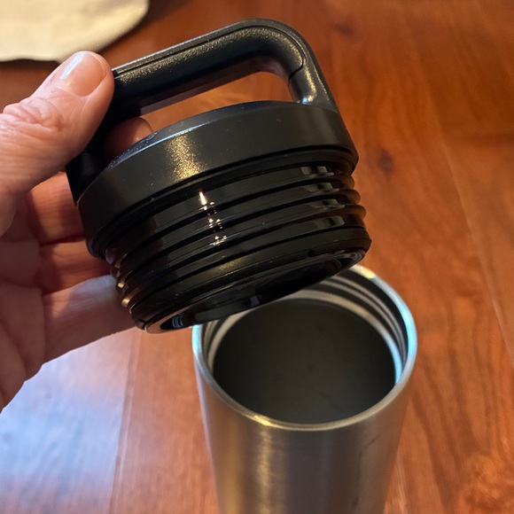 YETI 18oz Silver Bottle with Black Cap - Picture 4 of 6